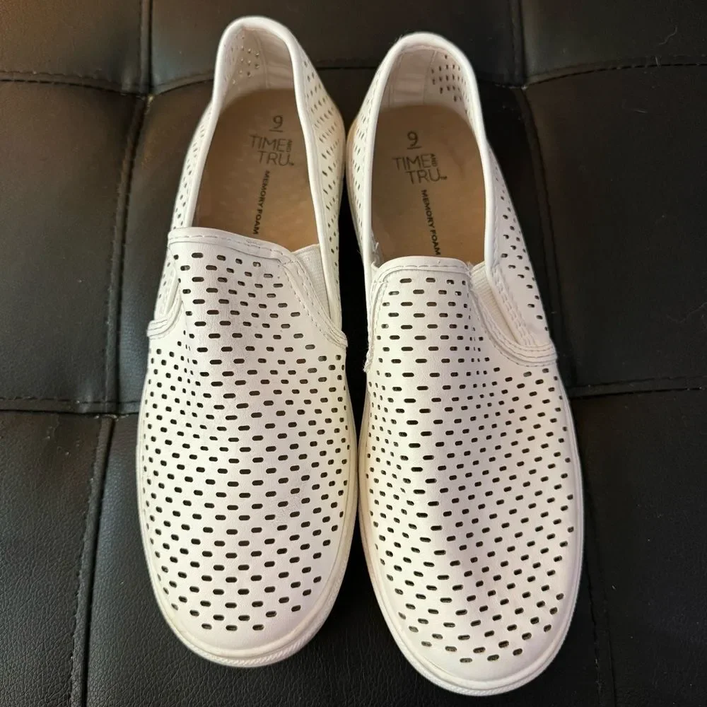 Time and Tru Women’s White Slip-On Shoe w/ Memory Foam